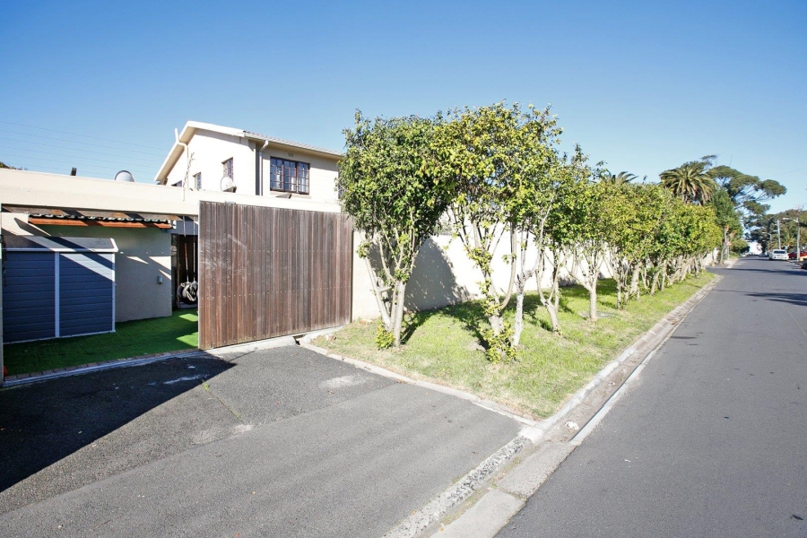 5 Bedroom Property for Sale in Claremont Western Cape